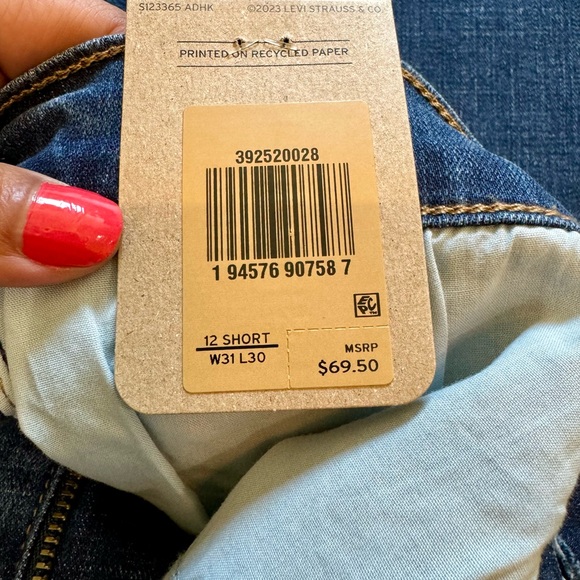 NWT Levi's Classic Bootcut Stellar Stretch Dark Wash - size 12 short (W31 L30) - Picture 8 of 13